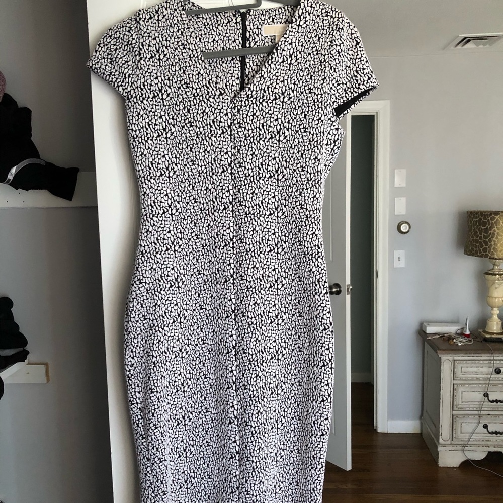 Dress - Picture 3 of 9